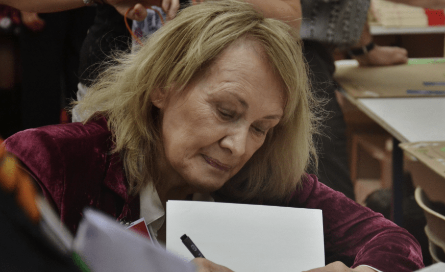 Entre la relation mère-fille et le regard social